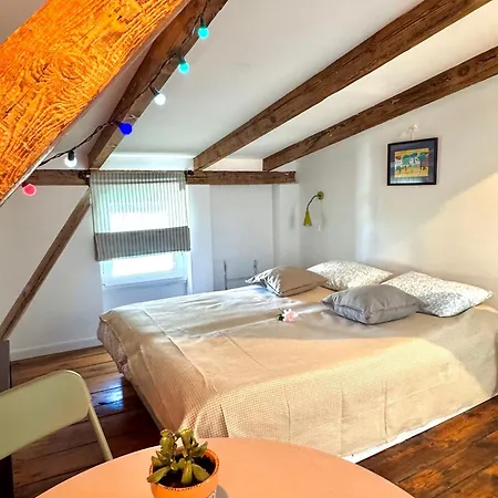 Pocztowka Spod Dachu Apartment
