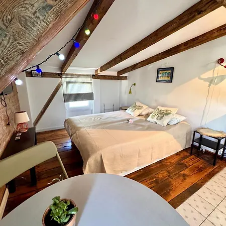 Pocztowka Spod Dachu Apartment